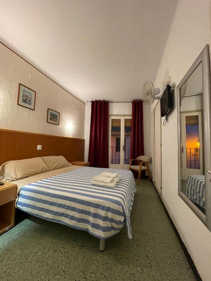 P&R Hostals Maria Rosa Tossa de Mar Kültér fotó